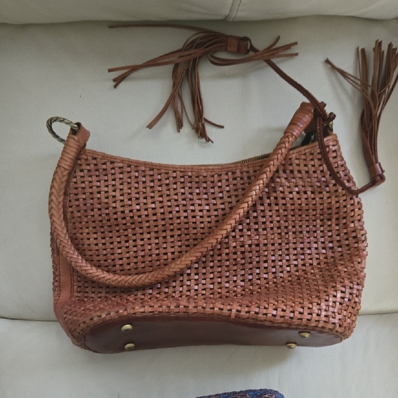 Elegant Brown Woven Handbag - Picture 15 of 15